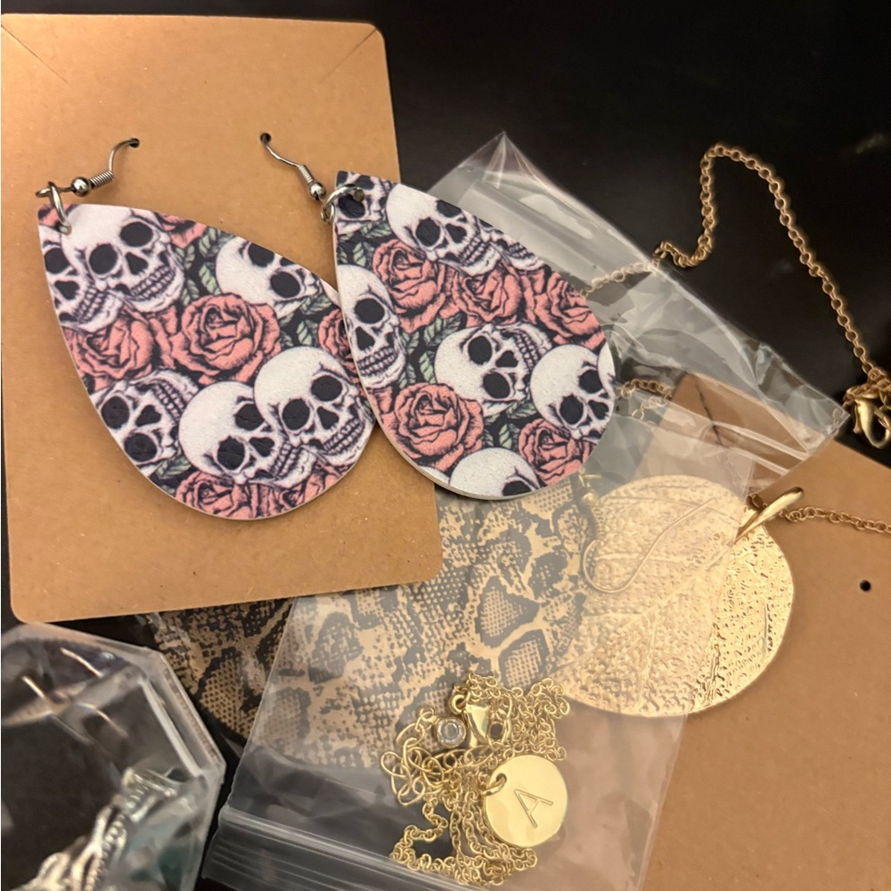 Jewelry Lot - Picture 3 of 6